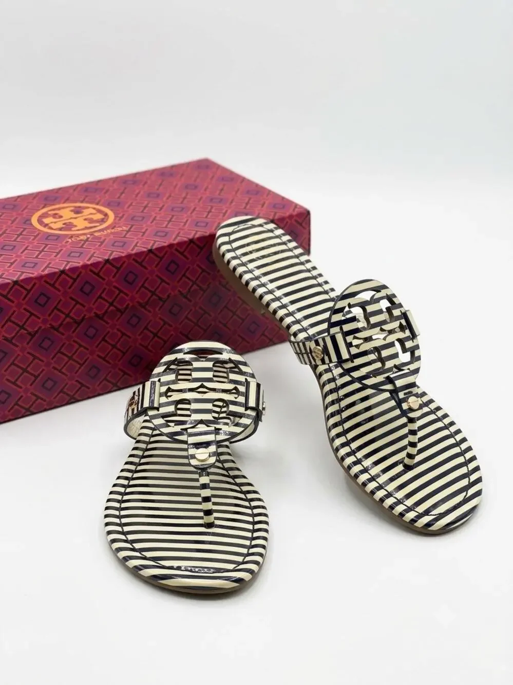 Tory Burch Miller Sandals Size 6 Navy Nautical Striped Patent Leather Thong